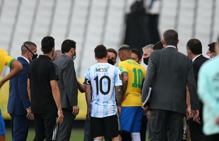 FIFA anuncia sanções após incidentes no Brasil x Argentina; jogadores foram suspensos