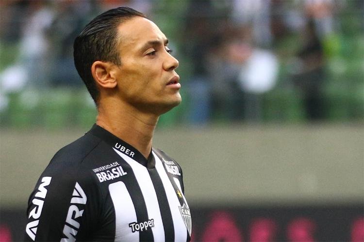 Clube mineiro contrata Ricardo Oliveira, e pode fechar com ex-Cruzeiro e Santos