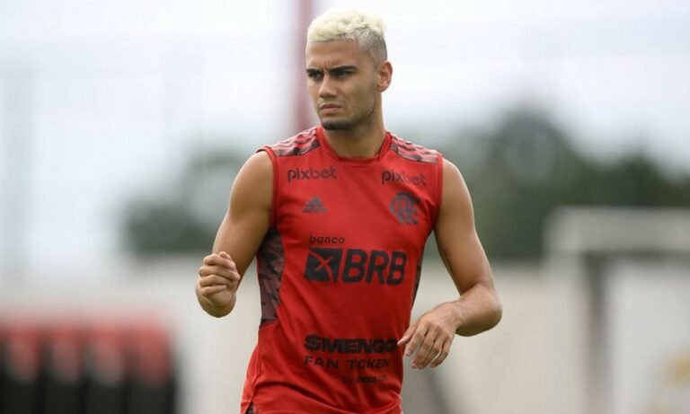 Andreas Pereira faz tratamento no tornozelo e deve estar disponível para Supercopa