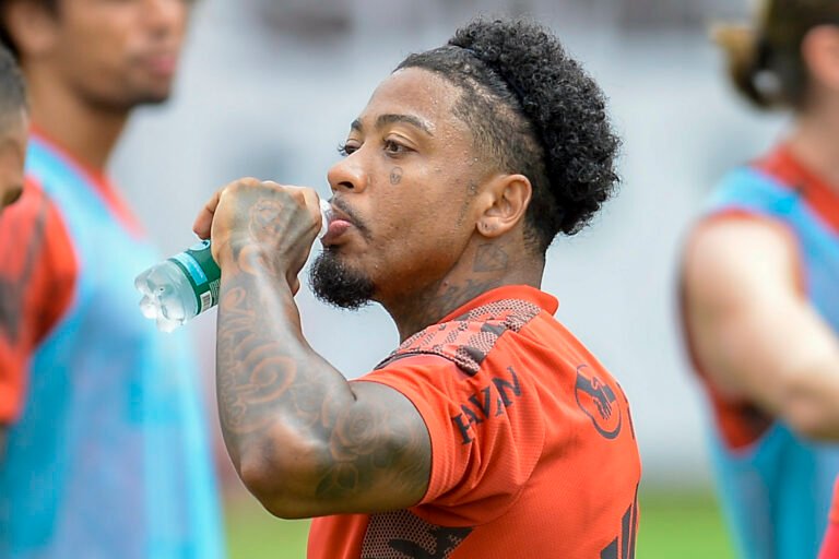Marinho é relacionado e pode estrear pelo Flamengo contra o Boavista