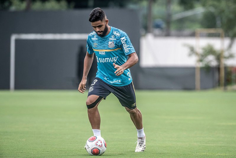 Santos recusa duas ofertas do Fenerbahçe por Felipe Jonatan; veja valores