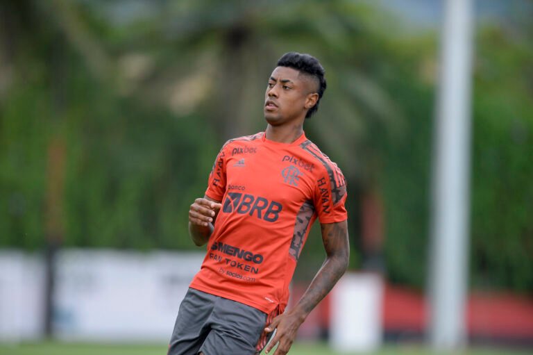 Com problema no tendão, Bruno Henrique desfalca Flamengo contra Fluminense
