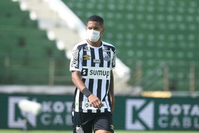 Barcelona prepara oferta ao Santos por Ângelo; veja valores