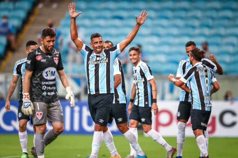 Diego Souza fica próximo de igualar marca de Renato Gaúcho no Grêmio