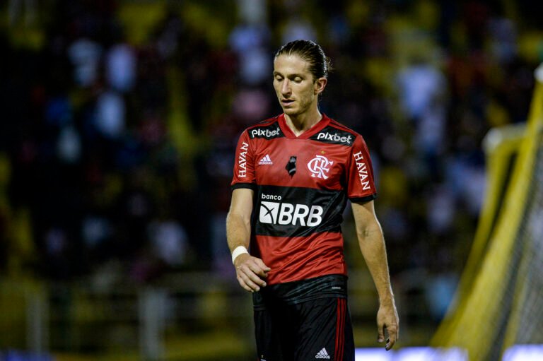 Flamengo estuda oferecer renovação contratual para Filipe Luís