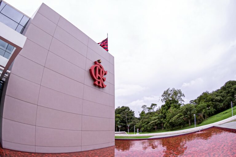 Flamengo inicia processo para implementar gramado híbrido no CT Ninho do Urubu