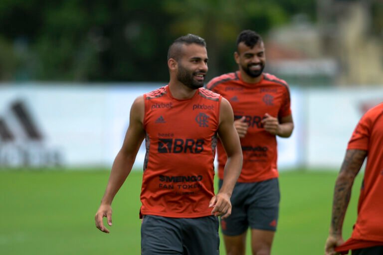Thiago Maia sofre ferimento na perna em treinamento e é levado para hospital