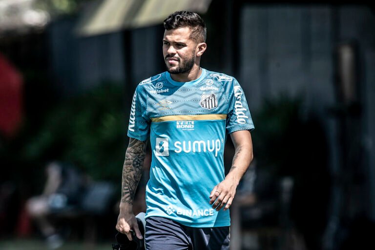Novo reforço, Auro ainda não estreia pelo Santos contra o Mirassol; entenda