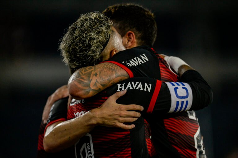 Flamengo manda indireta ao Palmeiras por interesse em Pedro: “Abraço dos artilheiros”