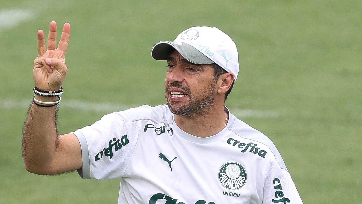 Abel Ferreira prega respeito e humildade antes do jogo contra Al-Ahly