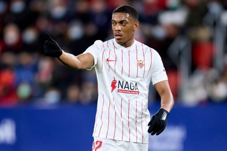 Martial recusou ofertas de Barcelona e Juventus para assinar com Sevilla