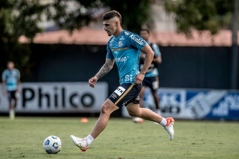 Velásquez retorna ao elenco e estará disponível contra o Salgueiro