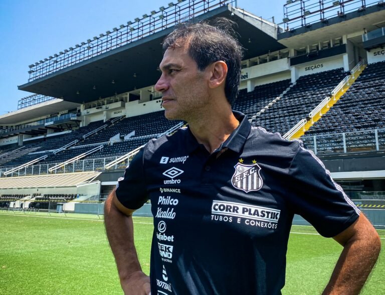 Veja como será o primeiro dia do técnico Fabián Bustos no Santos