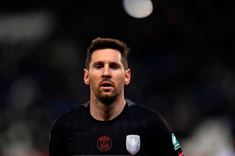 Jornal aponta dificuldades de Messi no PSG e ‘saudade’ de Barcelona