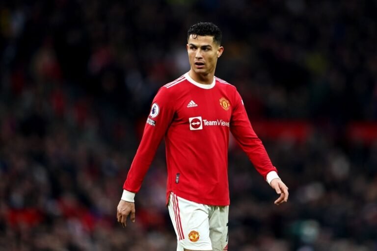 Permanência de CR7 no United depende da escolha do próximo treinador, diz site