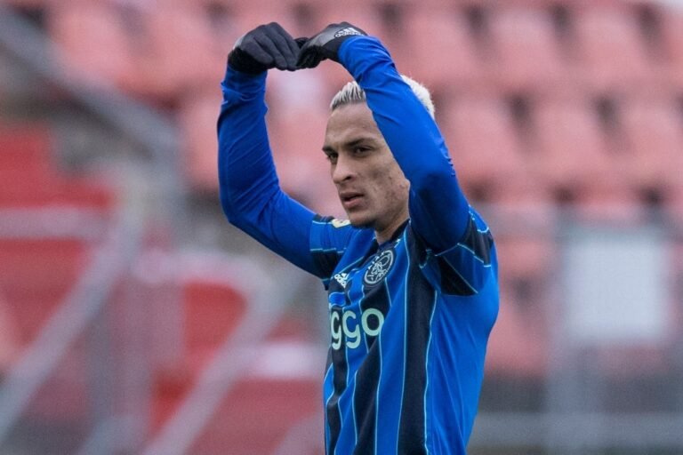 Jornalista indica Antony como substituto de Mbappé no PSG