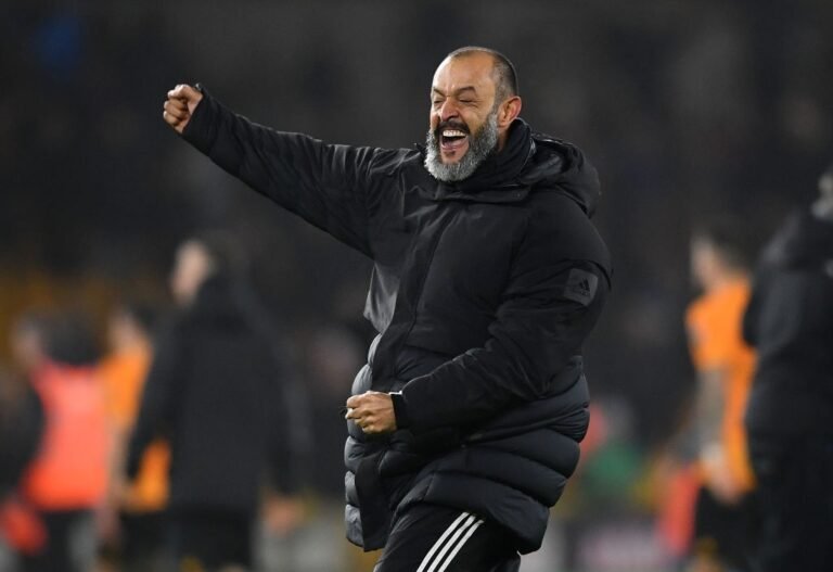Ex-técnico do Tottenham entra na mira do Corinthians