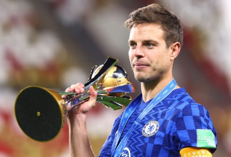 Alvo do Barcelona, Azpilicueta terá reunião decisiva com Chelsea nesta semana