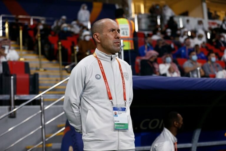 Corinthians inicia conversas para contratar Leonardo Jardim