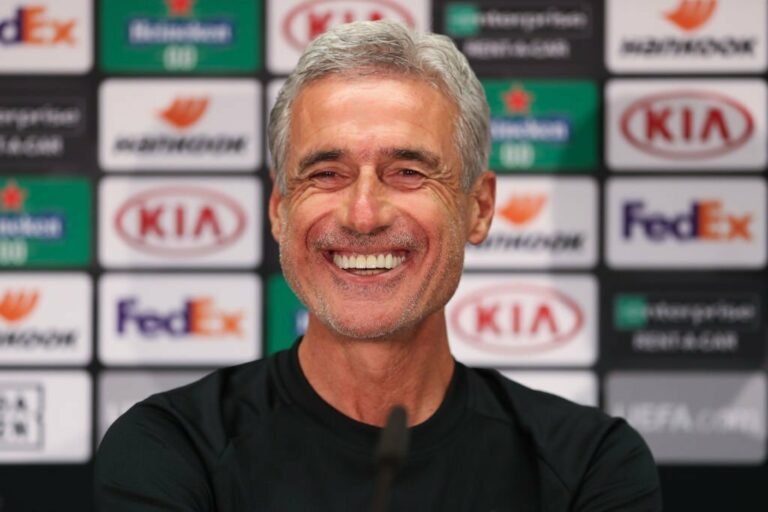 Luís Castro acerta sua ida para o Corinthians, diz jornalista português