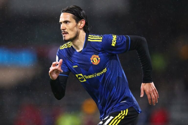 Cavani está disposto a negociar com Botafogo, diz site