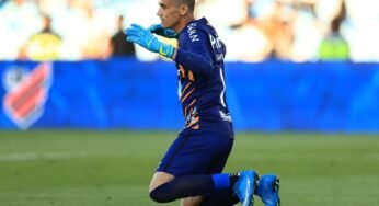 Flamengo prepara oferta pelo goleiro Santos; Athletico pede valor da multa rescisória