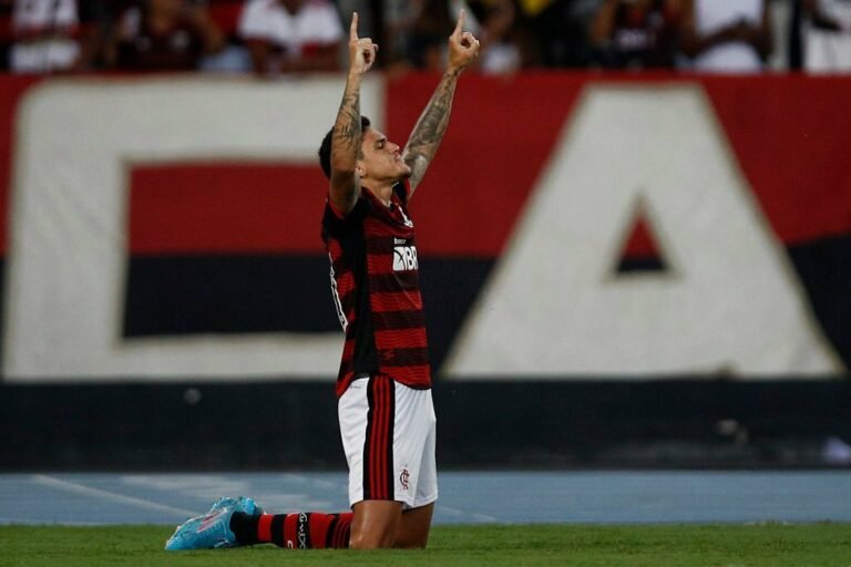 Estafe de Pedro nega acerto entre atacante do Flamengo e Palmeiras
