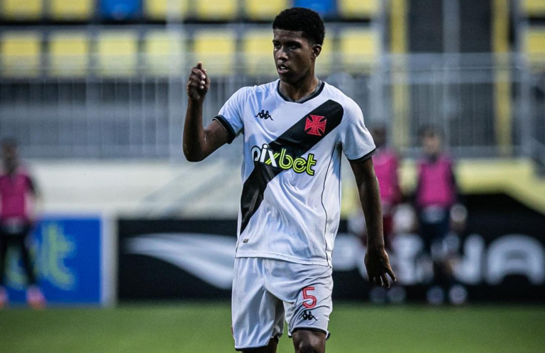 Deco indica joia do Vasco ao Barcelona, que prepara proposta de mais de R$ 40 milhões, diz site