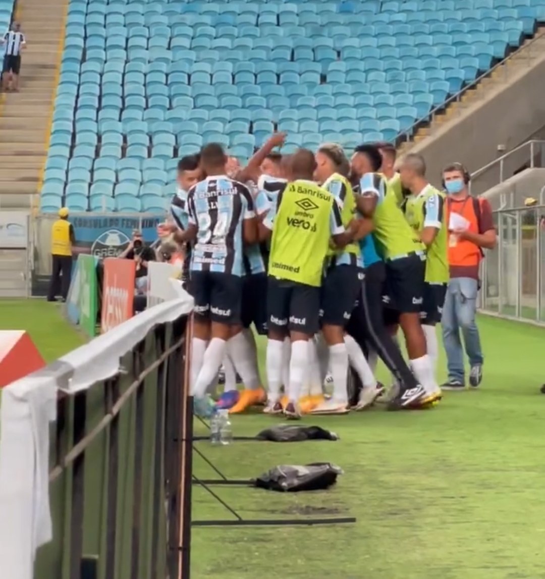 Grêmio vence o Guarany de Bagé e assume a liderança do Gauchão