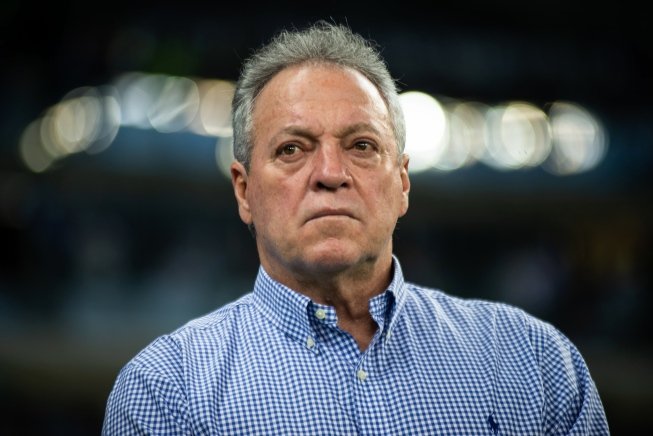 Abel lamenta ataques de violência no futebol e manda mensagem para Danilo Fernandes