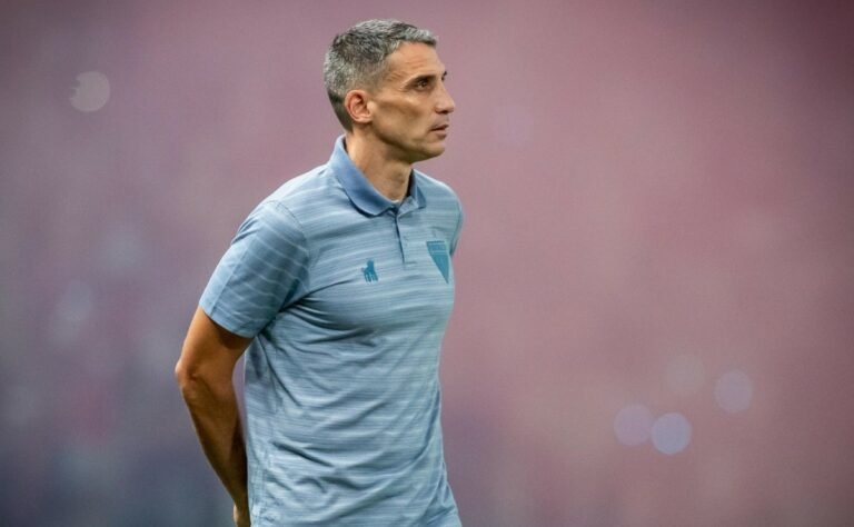 Após recusa de Jorge Jesus, Corinthians faz consulta por Vojvoda