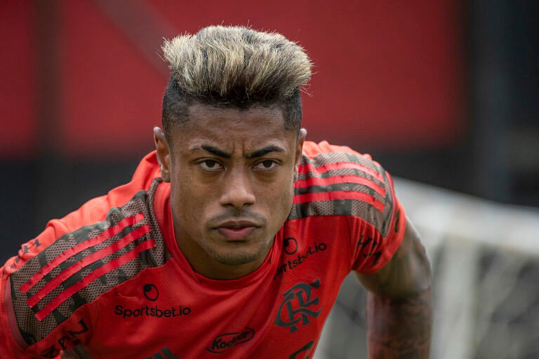 Bruno Henrique é dúvida para clássico contra o Fluminense