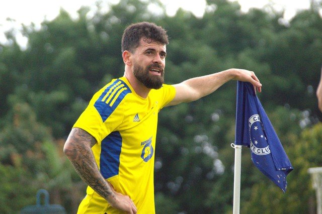 Canesin é regularizado no BID e já pode estrear pelo Cruzeiro