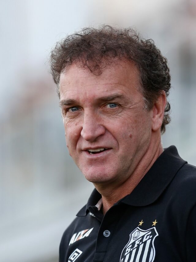 cropped-cuca-tecnico-do-santos-durante-jogo-contra-o-sao-paulo-1537125770853_v2_3x4-scaled-1.jpg