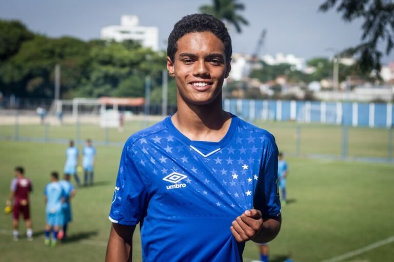 Filho de Ronaldinho Gaúcho deixa o Cruzeiro