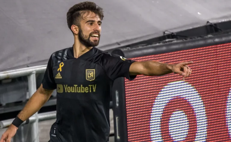 Flamengo tenta ‘atravessar’ clube turco e fechar contratação de Diego Rossi