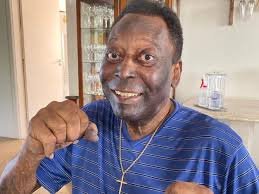 Pelé recebe alta após se recuperar de infecção urinária