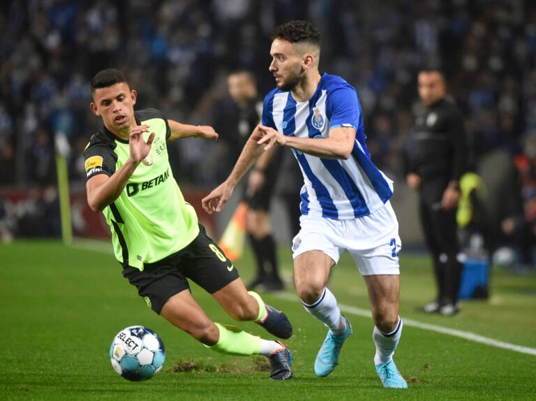 Porto e Sporting empatam em jogo emocionante