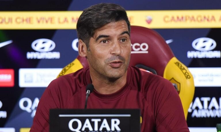 Agente oferece técnico português ao Corinthians