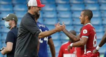 Thiago Alcântara volta a treinar com o Liverpool