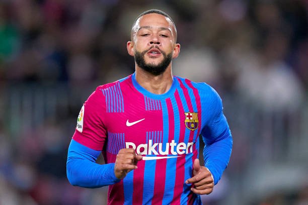 Sem espaço no Barcelona, Memphis Depay entra nos planos de três gigantes italianos