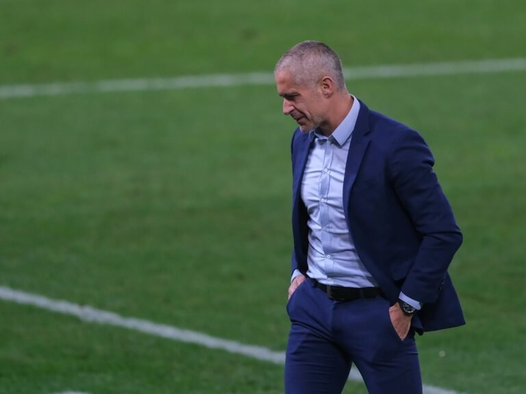 Sylvinho não é mais treinador do Corinthians, diz jornalista