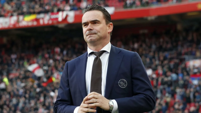 Diretor do Ajax acusado de assédio contra mulheres deixa o cargo