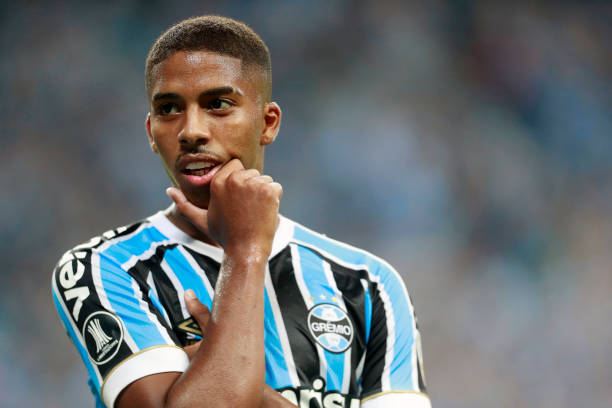 Jean Pyerre discute com clube turco sobre volta ao Brasil para início do tratamento de câncer no testículo