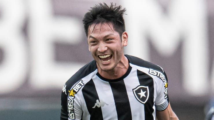 Athletico entra na briga pela contratação de meia ex-Botafogo