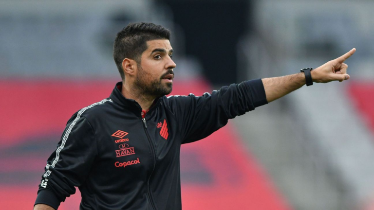 Ex-Athletico é um dos nomes pautados no Botafogo, diz jornalista