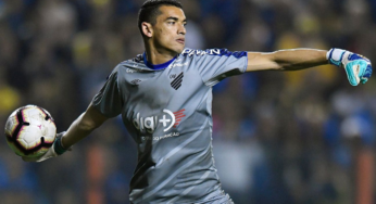 Sondado pelo Flamengo, conheça a história de Santos no Athletico