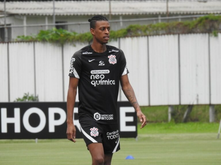 Robson Bambu é acusado de estupro de vulnerável; Corinthians aguarda apuração dos fatos