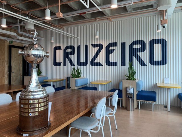 Cruzeiro rescinde com escritório e define destino de parte administrativa