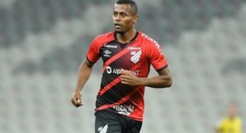 Ceará monitora situação do atacante Carlos Eduardo, do Athletico Paranaense